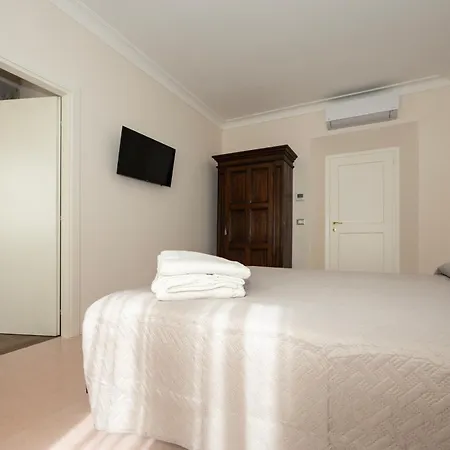 B&B Palazzo Gessi And Breakfast 4*