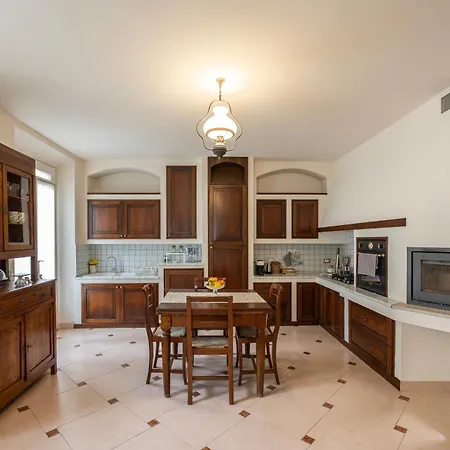 Palazzo Gessi And Breakfast Borghi