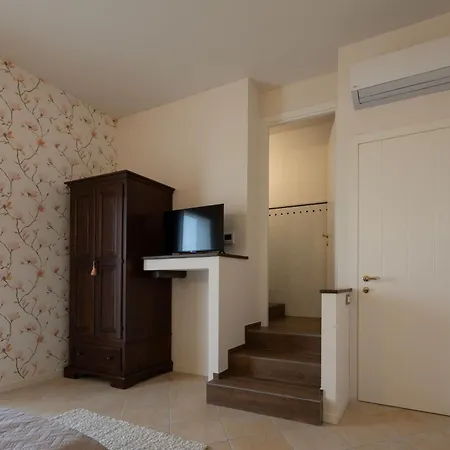 Palazzo Gessi And Breakfast Borghi