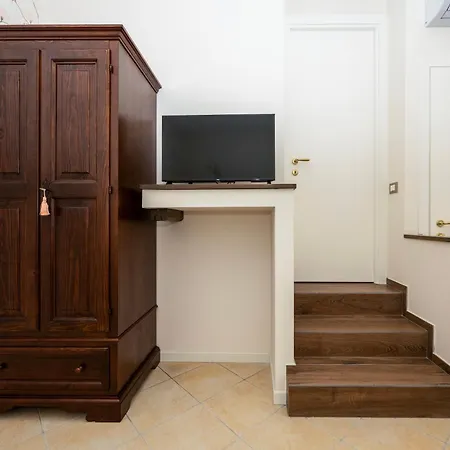 Palazzo Gessi And Breakfast 4* Borghi