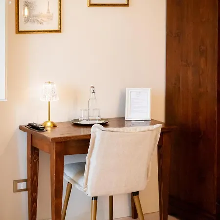 Palazzo Gessi And Breakfast 4* Borghi